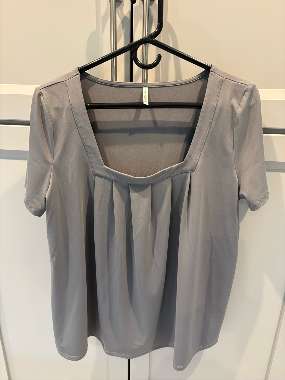HALARA Short Sleeve Pleated Scoop Neck Top - Gray